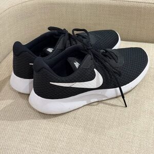 Nike Womens Black Running Shoes size 9